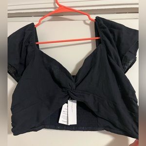 Black twist front tags on brand new American Eagle crop top